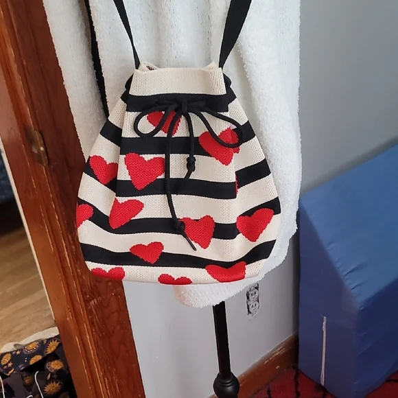 Stylish Heart Patterned Crossbody Bag - Picture 10 of 10